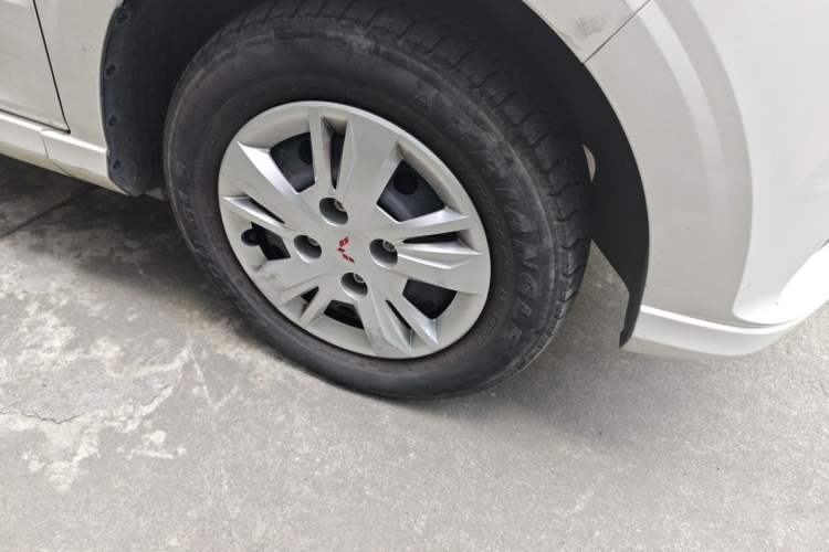 Used Wuling Hongguang 2021 1.5L Revised S Base Version Hydraulic Power Steering LAR Right Front Wheel Hub
