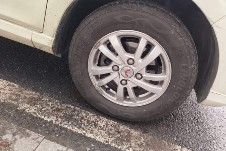 Used Wuling Hongguang 2021 1.5L S Comfort Edition LAR Right Front Wheel Hub
