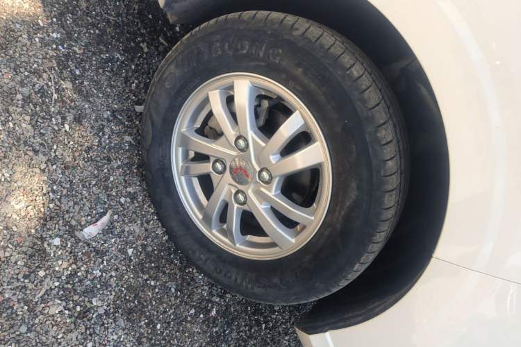 Used Wuling Hongguang 2021 1.5L S Comfort Edition LAR Right Front Wheel Hub