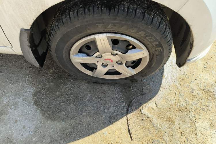 Used Wuling Hongguang 2021 1.5L Revised S Base Version Hydraulic Power Steering LAR Right Front Wheel Hub