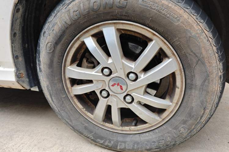 Used Wuling Hongguang 2021 1.5L Facelifted S Comfort Version with Electric Power Steering LAR Right Front Wheel Hub