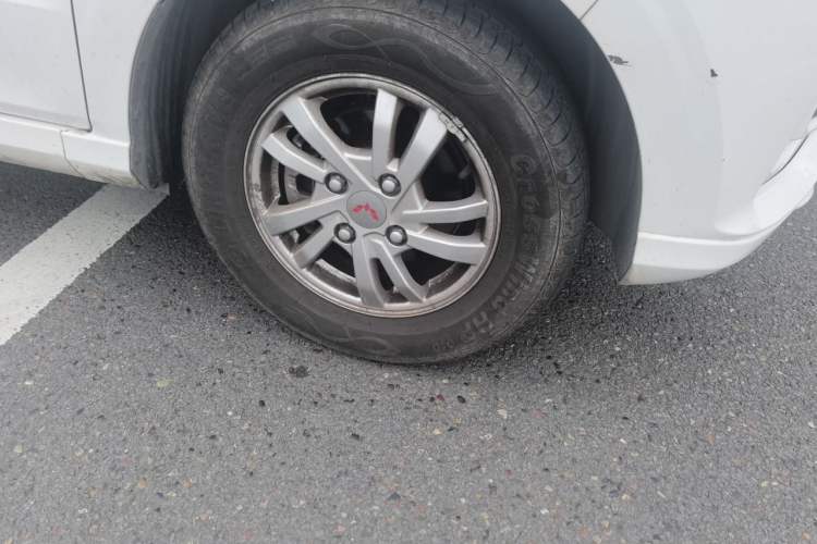 Used Wuling Hongguang 2021 1.5L Revised S Standard Version with Electric Power Steering LAR Right Front Wheel Hub
