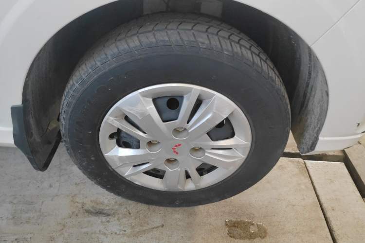 Used Wuling Hongguang 2021 1.5L Revised S Base Version with Electric Power Steering LAR Right Front Wheel Hub