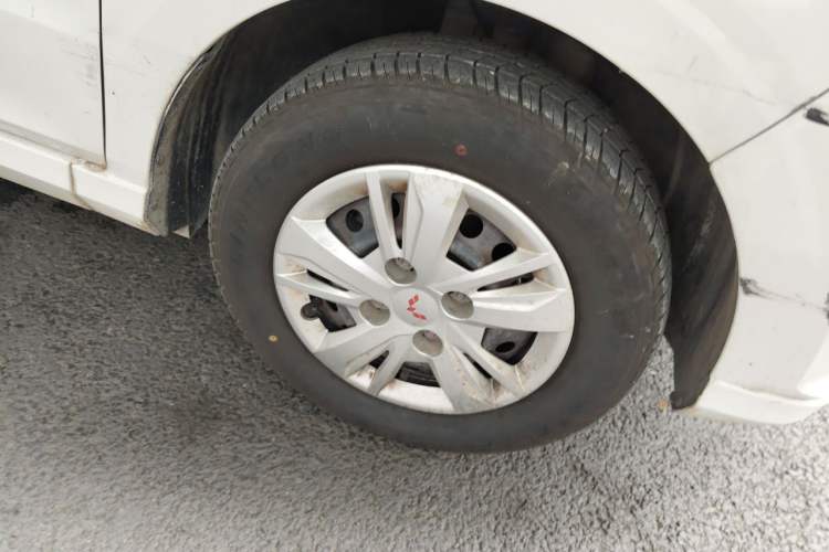 Used Wuling Hongguang 2021 1.5L Revised S Base Version with Electric Power Steering LAR Right Front Wheel Hub