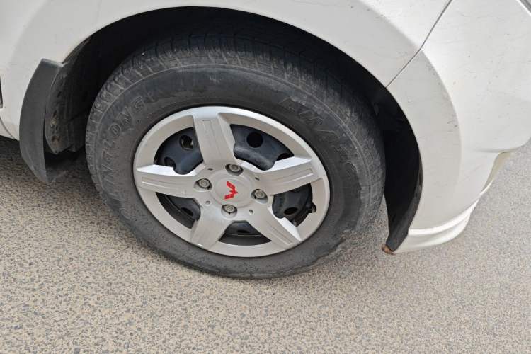 Used Wuling Hongguang 2021 1.5L Revised S Base Version Hydraulic Power Steering LAR Right Front Wheel Hub