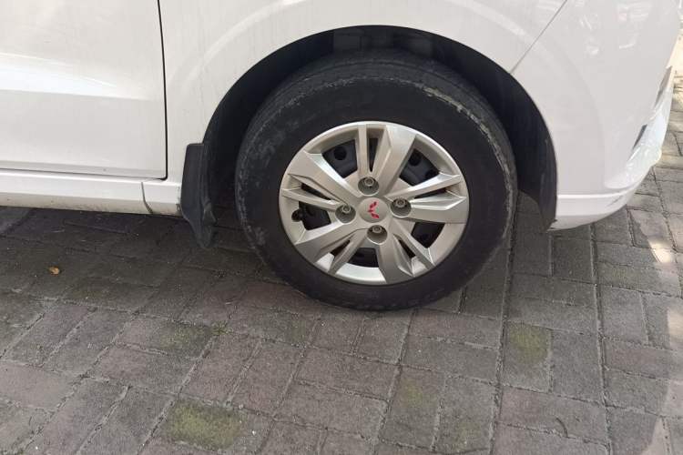 Used Wuling Hongguang 2021 1.5L S Base Version LAR Right Front Wheel Hub