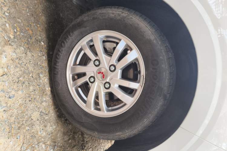 Used Wuling Hongguang 2021 1.5L Revised S Standard Version with Electric Power Steering LAR Right Front Wheel Hub