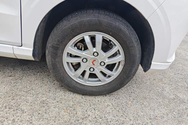 Used Wuling Hongguang 2021 1.5L S Standard Version LAR Right Front Wheel Hub