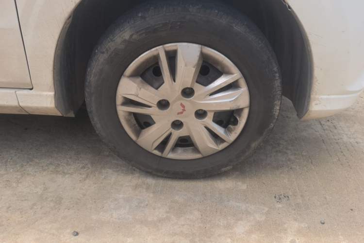 Used Wuling Hongguang 2021 1.5L Revised S Base Version Hydraulic Power Steering LAR Right Front Wheel Hub