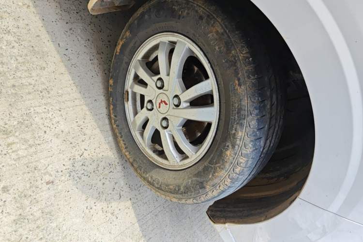 Used Wuling Hongguang 2021 1.5L Facelifted S Comfort Version with Electric Power Steering LAR Right Front Wheel Hub