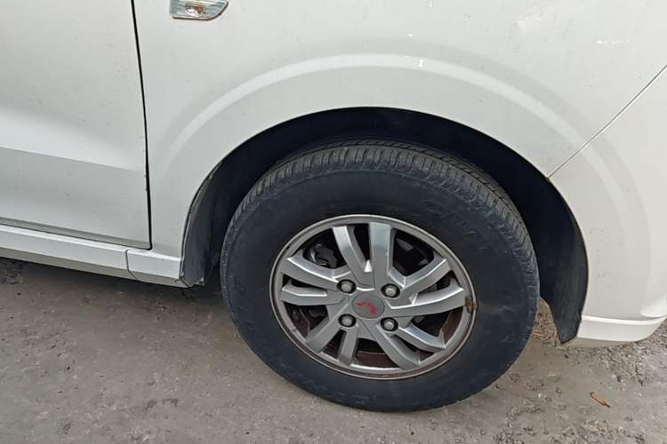 Used Wuling Hongguang 2021 1.5L S Comfort Edition LAR Right Front Wheel Hub