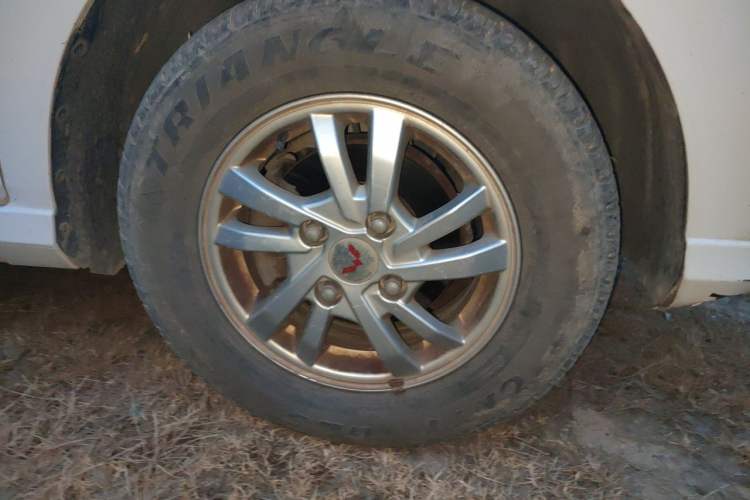 Used Wuling Hongguang 2021 1.5L S Standard Version LAR Right Front Wheel Hub