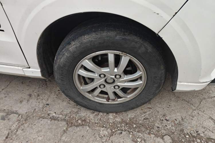 Used Wuling Hongguang 2021 1.5L Facelifted S Comfort Version with Electric Power Steering LAR Right Front Wheel Hub