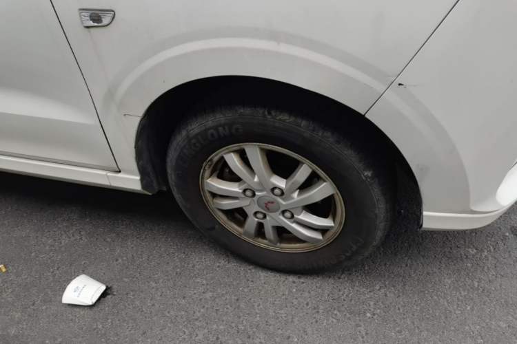 Used Wuling Hongguang 2021 1.5L S Comfort Edition LAR Right Front Wheel Hub