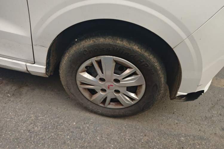 Used Wuling Hongguang 2021 1.5L Facelifted S Comfort Version with Electric Power Steering LAR Right Front Wheel Hub