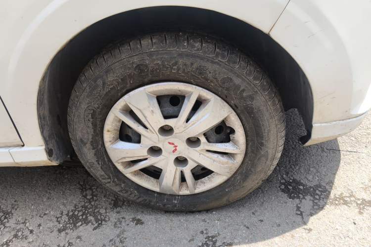 Used Wuling Hongguang 2021 1.5L Revised S Standard Version with Electric Power Steering LAR Right Front Wheel Hub