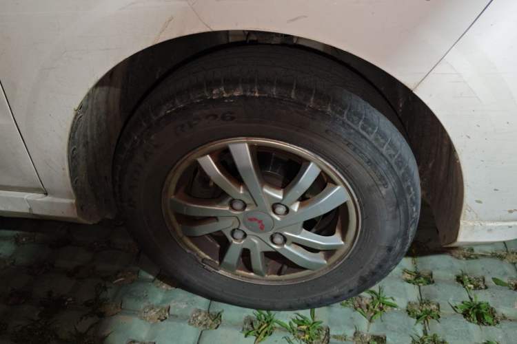 Used Wuling Hongguang 2021 1.5L Revised S Standard Version Hydraulic-Power-Assisted LAR Right Front Wheel Hub