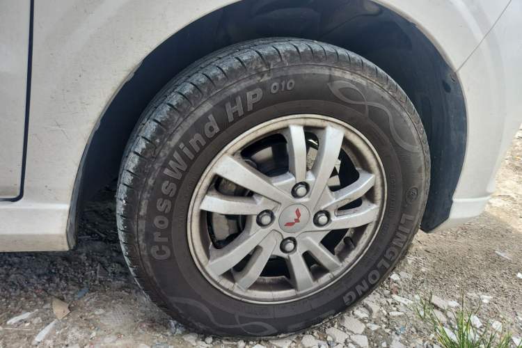 Used Wuling Hongguang 2021 1.5L S Comfort Edition LAR Right Front Wheel Hub