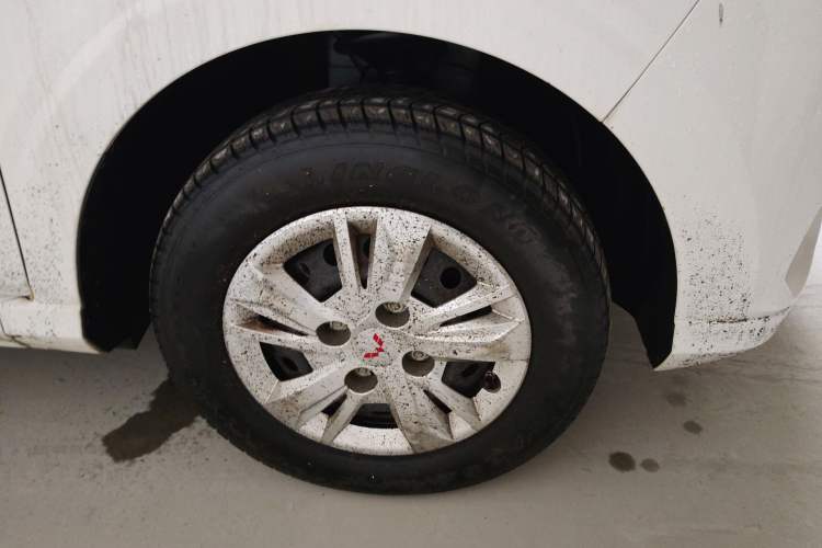 Used Wuling Hongguang 2021 1.5L Revised S Base Version with Electric Power Steering LAR Right Front Wheel Hub
