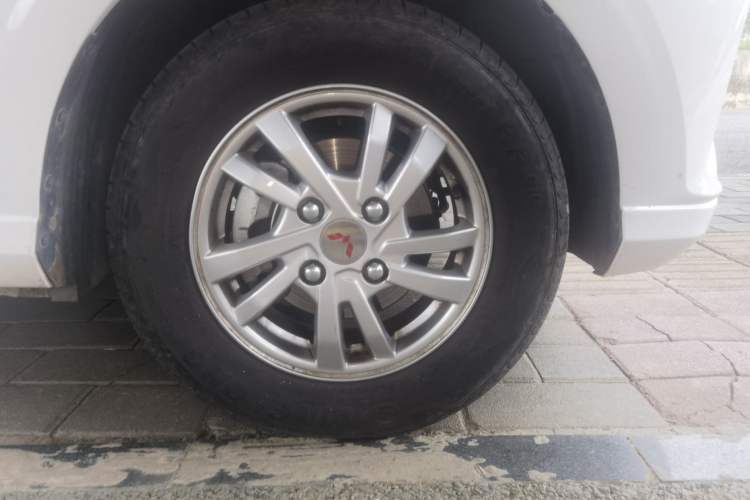 Used Wuling Hongguang 2021 1.5L Revised S Standard Version Hydraulic-Power-Assisted LAR Right Front Wheel Hub