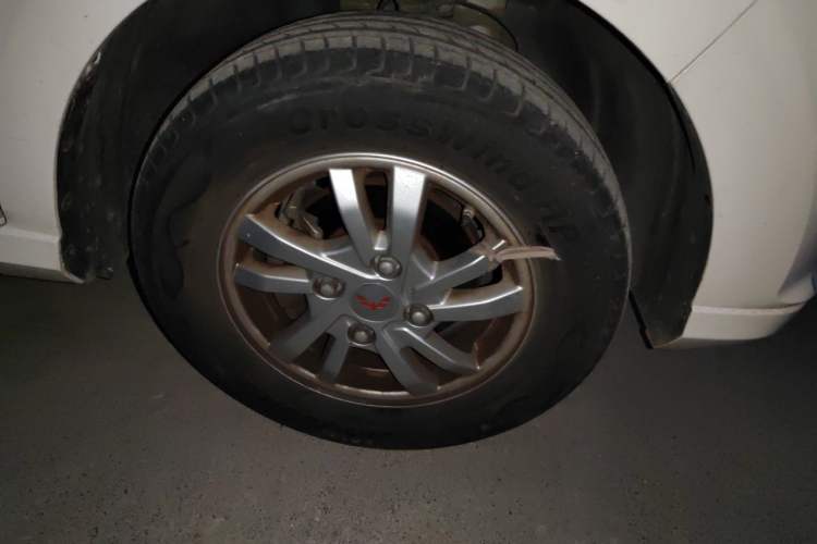 Used Wuling Hongguang 2021 1.5L S Comfort Edition LAR Right Front Wheel Hub