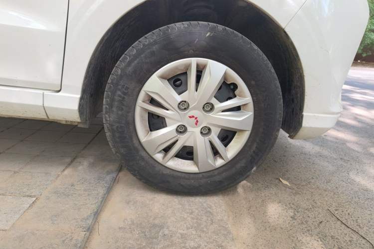 Used Wuling Hongguang 2021 1.5L Revised S Standard Version Hydraulic-Power-Assisted LAR Right Front Wheel Hub