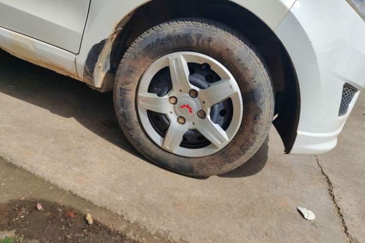 Used Wuling Hongguang 2021 1.5L S Base Version LAR Right Front Wheel Hub