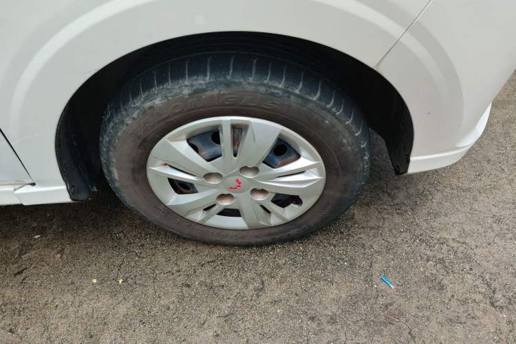 Used Wuling Hongguang 2021 1.5L Revised S Base Version with Electric Power Steering LAR Right Front Wheel Hub