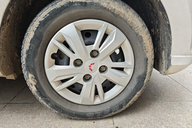 Used Wuling Hongguang 2021 1.5L Revised S Base Version with Electric Power Steering LAR Right Front Wheel Hub