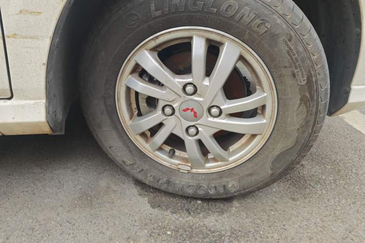 Used Wuling Hongguang 2021 1.5L Facelift S Comfort Version Hydraulic Power Steering LAR Right Front Wheel Hub