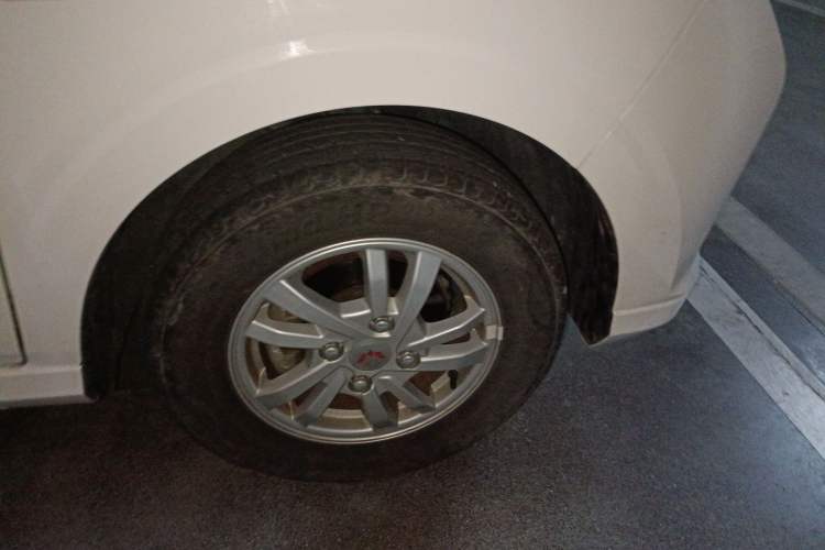 Used Wuling Hongguang 2021 1.5L S Standard Version LAR Right Front Wheel Hub