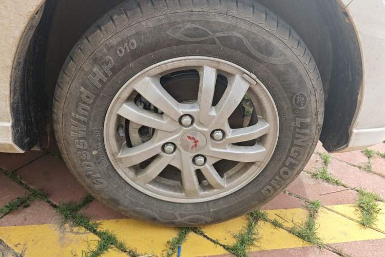 Used Wuling Hongguang 2021 1.5L Facelifted S Comfort Version with Electric Power Steering LAR Right Front Wheel Hub