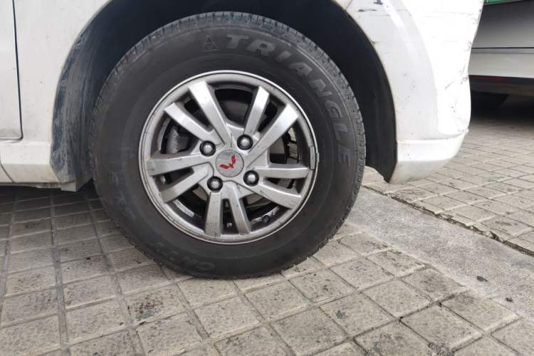 Used Wuling Hongguang 2021 1.5L S Comfort Edition LAR Right Front Wheel Hub
