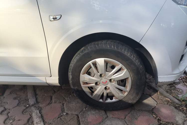 Used Wuling Hongguang 2021 1.5L S Base Version LAR Right Front Wheel Hub