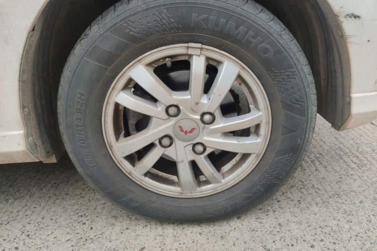 Used Wuling Hongguang 2021 1.5L S Standard Version LAR Right Front Wheel Hub