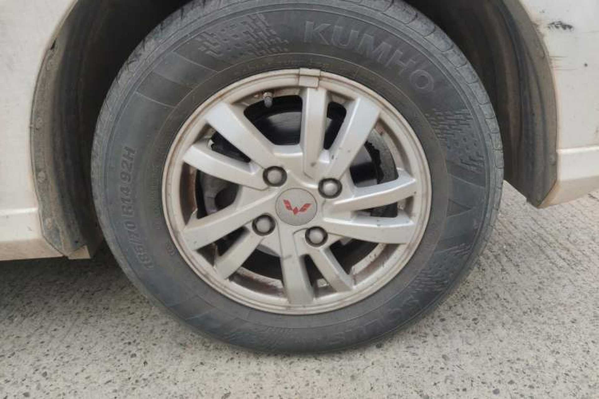 Used Wuling Hongguang 2021 1.5L S Standard Version LAR Right Front Wheel Hub