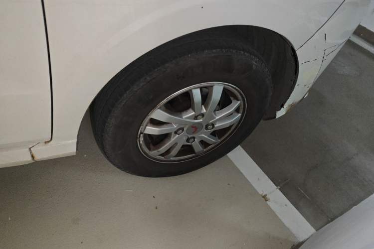 Used Wuling Hongguang 2021 1.5L S Comfort Edition LAR Right Front Wheel Hub