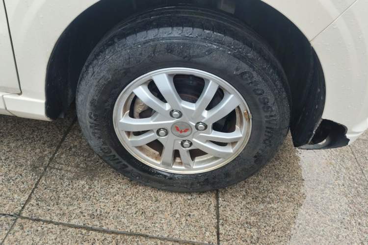 Used Wuling Hongguang 2021 1.5L Facelifted S Comfort Version with Electric Power Steering LAR Right Front Wheel Hub