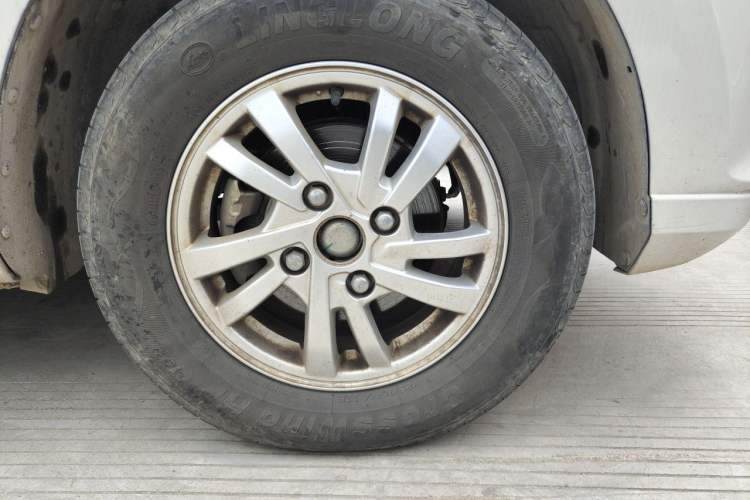 Used Wuling Hongguang 2021 1.5L S Standard Version LAR Right Front Wheel Hub