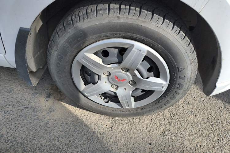 Used Wuling Hongguang 2021 1.5L S Base Version LAR Right Front Wheel Hub