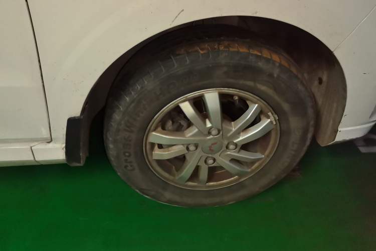 Used Wuling Hongguang 2021 1.5L S Standard Version LAR Right Front Wheel Hub