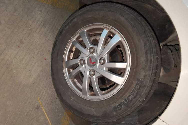 Used Wuling Hongguang 2021 1.5L Facelifted S Comfort Version with Electric Power Steering LAR Right Front Wheel Hub
