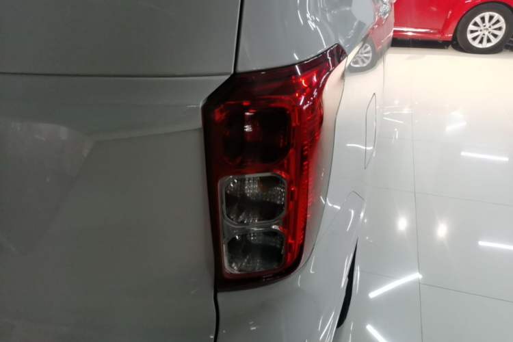 Used Wuling Hongguang 2021 1.5L Revised S Standard Version Hydraulic-Power-Assisted LAR Right Rear Taillight