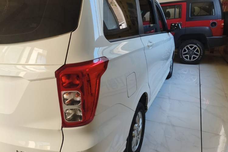 Used Wuling Hongguang 2021 1.5L S Comfort Edition LAR Right Rear Taillight