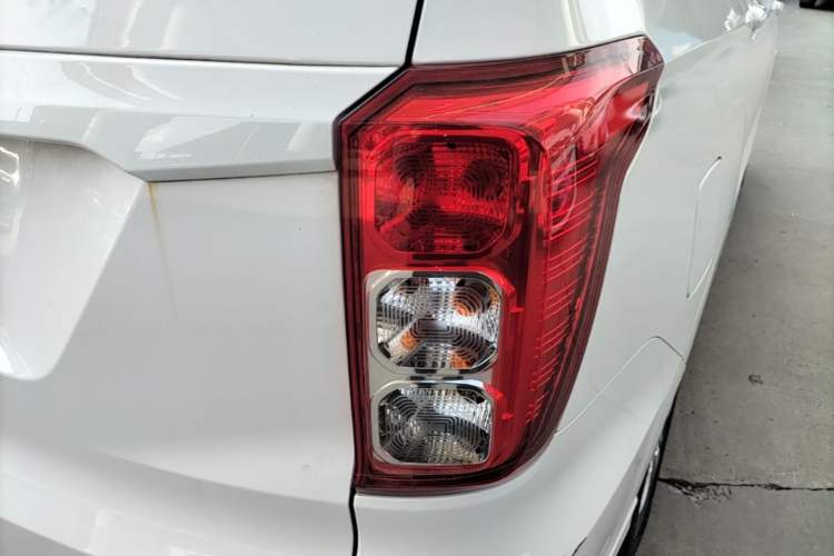 Used Wuling Hongguang 2021 1.5L Revised S Standard Version with Electric Power Steering LAR Right Rear Taillight