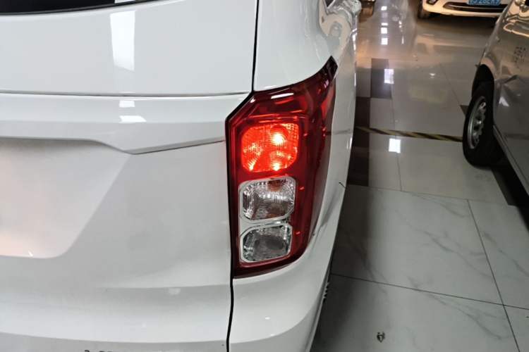 Used Wuling Hongguang 2021 1.5L Facelifted S Comfort Version with Electric Power Steering LAR Right Rear Taillight