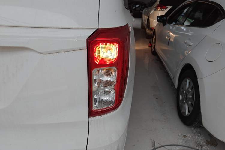 Used Wuling Hongguang 2021 1.5L Revised S Standard Version with Electric Power Steering LAR Right Rear Taillight