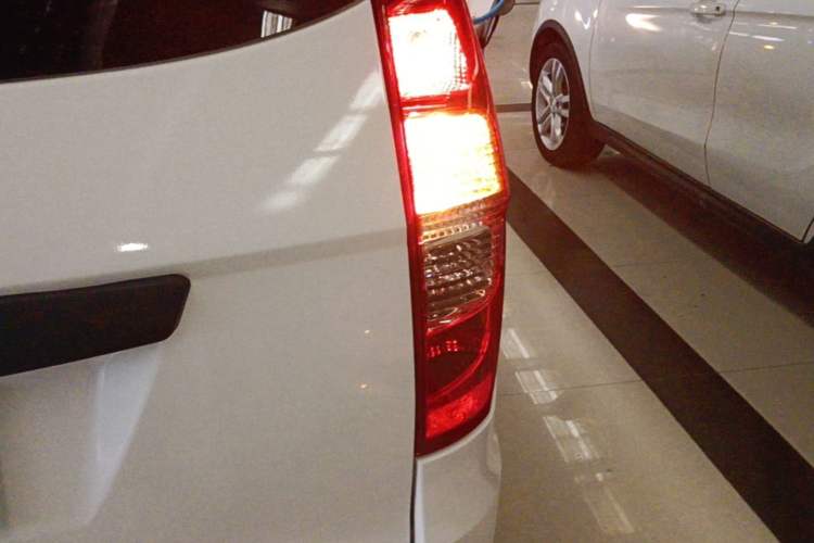 Used Wuling Hongguang 2021 1.5L Revised S Base Version with Electric Power Steering LAR Right Rear Taillight