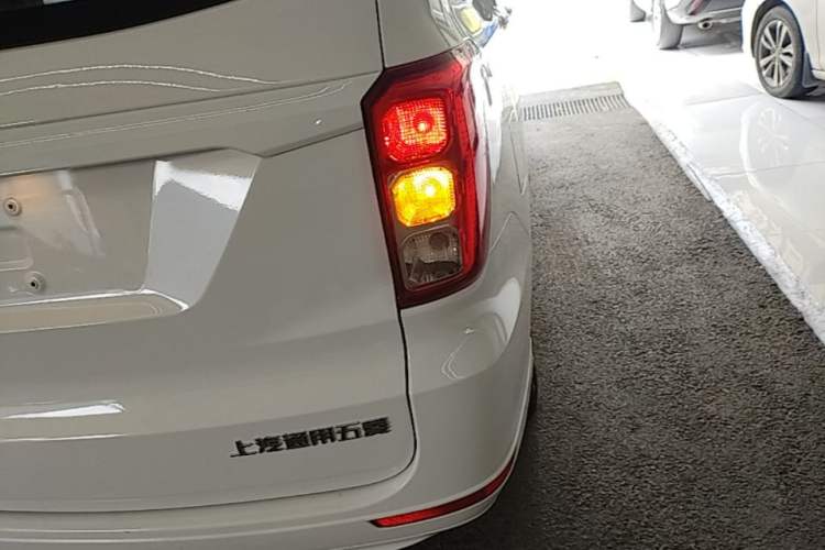 Used Wuling Hongguang 2021 1.5L Revised S Standard Version with Electric Power Steering LAR Right Rear Taillight