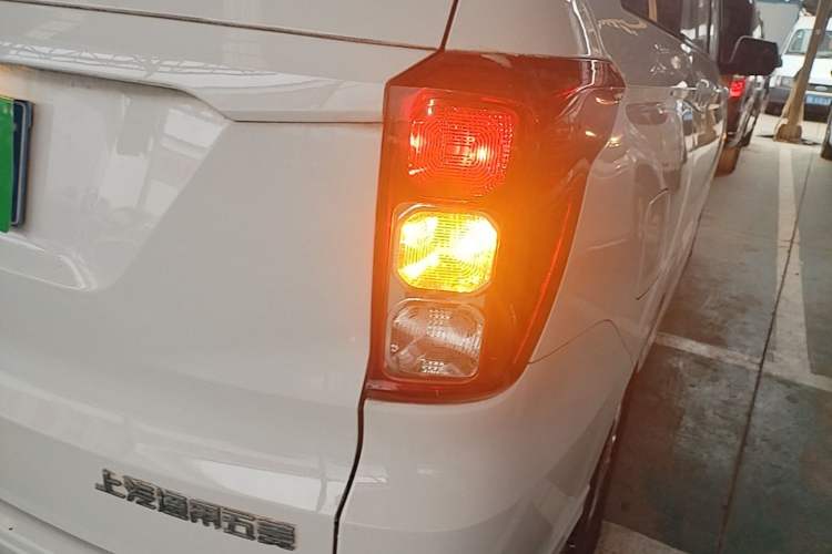 Used Wuling Hongguang 2021 1.5L Revised S Standard Version Hydraulic-Power-Assisted LAR Right Rear Taillight